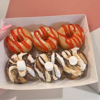Dapper Doughnut - Mini donuts s'mores flavor & funnel cake - Donuts Near Me - Sanford, Florida Dapper Doughnut - Mini donuts s'mores flavor & funnel cake - Donuts Near Me - Sanford, Florida