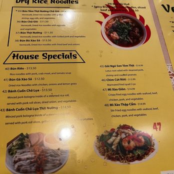 Que Huong Restaurant - Dry noodles and house special - Vietnamese Near Me - Madison Heights, Michigan