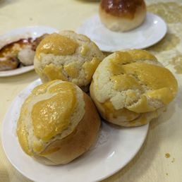 Taro paste pineapple buns - delicious