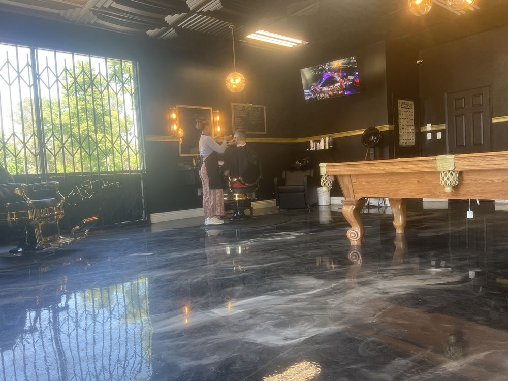TAILORED MANE BARBER LOUNGE Updated August 2024 Request an