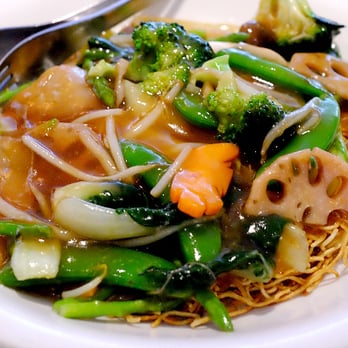 Royal China - crispy noodles with chicken £9.50 - Chinese Near Me - London, XGL Royal China - crispy noodles with chicken £9.50 - Chinese Near Me - London, XGL