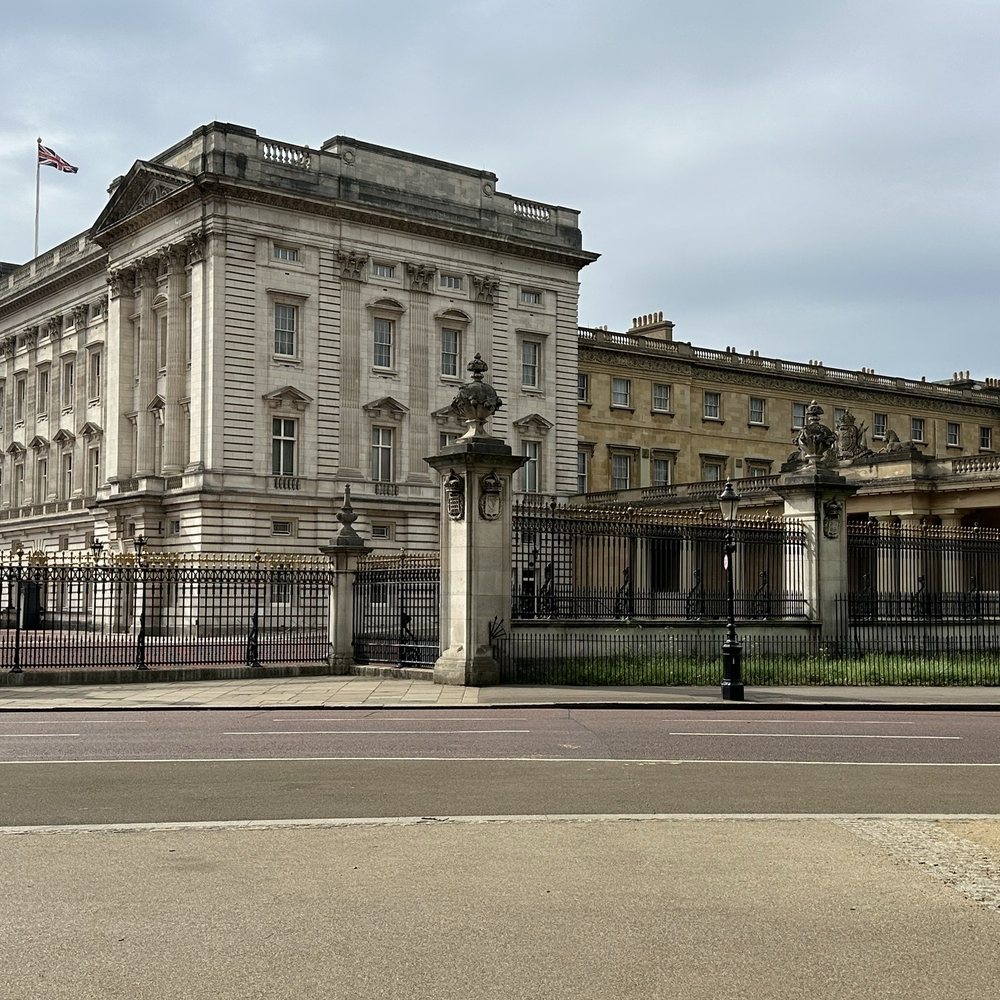 Buckingham Palace - Landmarks & Historical Buildings Near Me - London, XGL