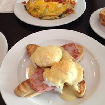 Rialto Cafe - Breakfast & Brunch Near Me - Fullerton, California