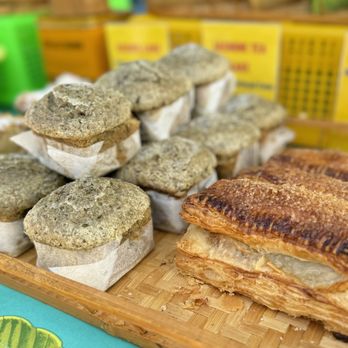 Anh Chi Em Bakery - Vietnamese Near Me - Honolulu, Hawaii