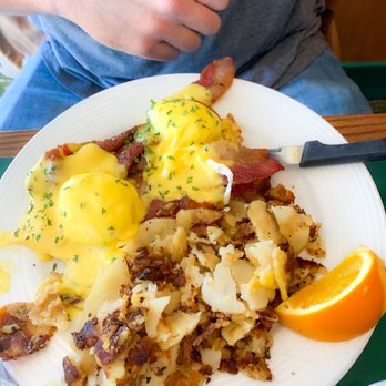 The Frog Pond - Food - Breakfast & Brunch Near Me - St Pete Beach, Florida
