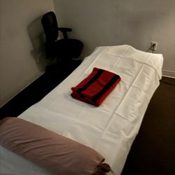 Hua Kang Best Qi Gong Tui-Na - Massage bed