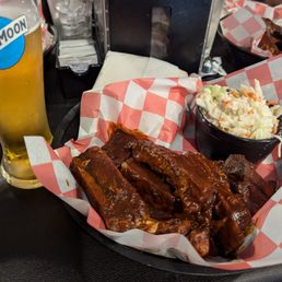 Rib sandwich with coleslaw Rib sandwich with coleslaw