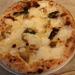 La Loggetta - Base bianca con provola e porcini