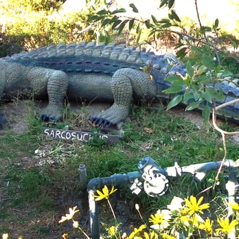 Cabazon Dinosaurs - Dinosaur hidden behind a bush - Museums Near Me - Cabazon, California Cabazon Dinosaurs - Dinosaur hidden behind a bush - Museums Near Me - Cabazon, California