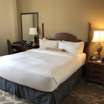 Fairmont Hotel Macdonald - Comfortable bed - Hotels Near Me - Edmonton, Alberta