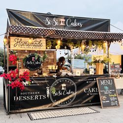 Canyon Country Farmers Market - One of the vendors; SiSi Cakes and Homemade Desserts