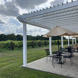 Coda Rossa Winery - Outdoor patio