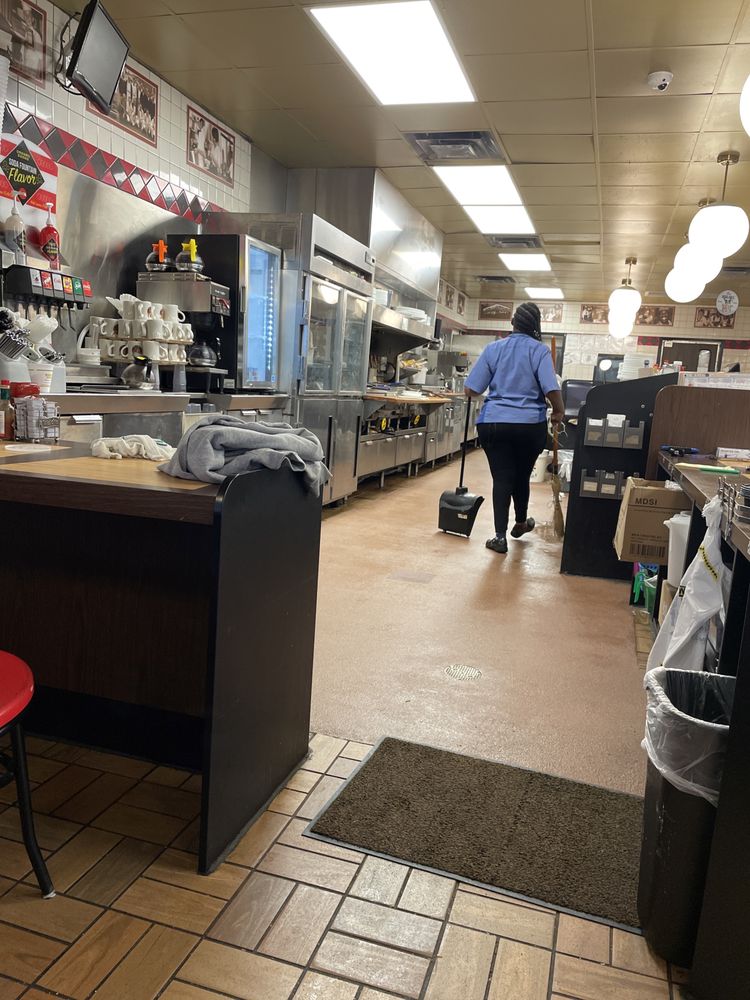 WAFFLE HOUSE Updated August 2024 52 Photos & 24 Reviews 3998