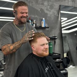 Purpose LA - Barber with Skin Combover Fade.