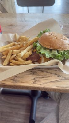 Teddy's Bigger Burgers by null