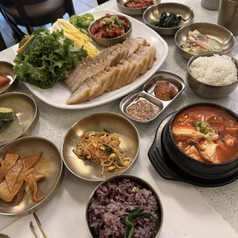 Mindeulle Korean Restaurant - Bossam and seafood tofu soup - Korean Near Me - Chino Hills, California Mindeulle Korean Restaurant - Bossam and seafood tofu soup - Korean Near Me - Chino Hills, California