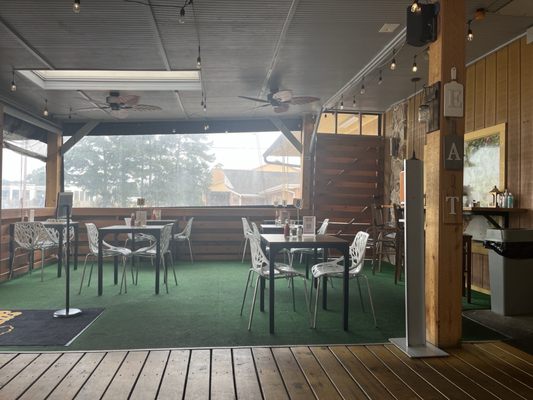 Huskey’s Kitchen by null