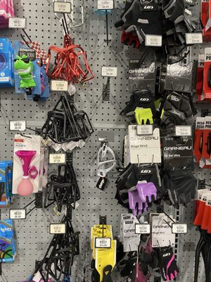 DICK'S Sporting Goods by null