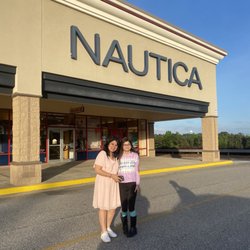 Tanger Outlets Commerce - Shopping with a friend!