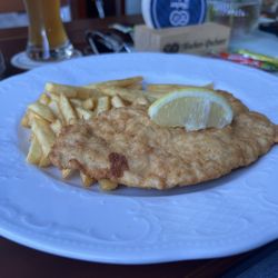 Eschengarten - Small chicken schnitzel with french fries