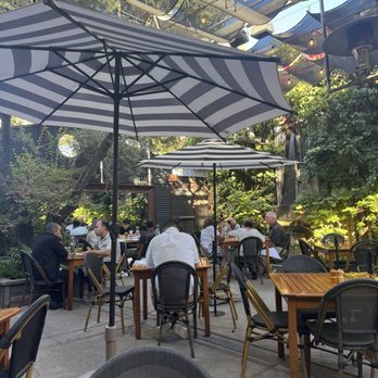 Paragary's - Beautiful patio environment with water features and flora & fauna - New American Near Me - Sacramento, California Paragary's - Beautiful patio environment with water features and flora & fauna - New American Near Me - Sacramento, California