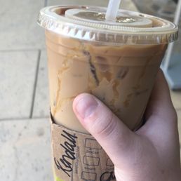 Enorme Iced Caramel Macchiato Enorme Iced Caramel Macchiato