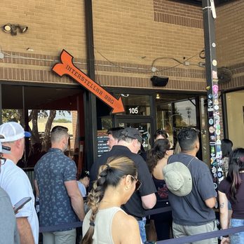 Interstellar BBQ - Line waiting to get in - Barbeque Near Me - Austin, Texas