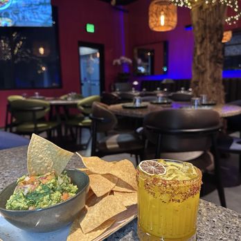 Ostras - Guacamole, mango margarita - Asian Fusion Near Me - Des Plaines, Illinois Ostras - Guacamole, mango margarita - Asian Fusion Near Me - Des Plaines, Illinois