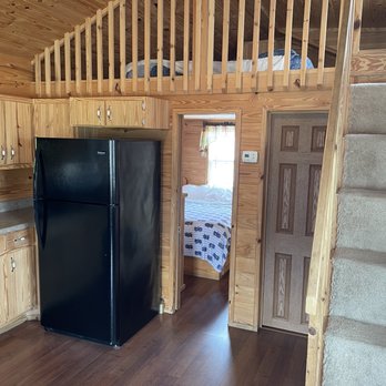 The Cabins On Highport Road - Bear cabin- Kitchen, queen bedroom and loft - Vacation Rentals Near Me - Pottsboro, Texas