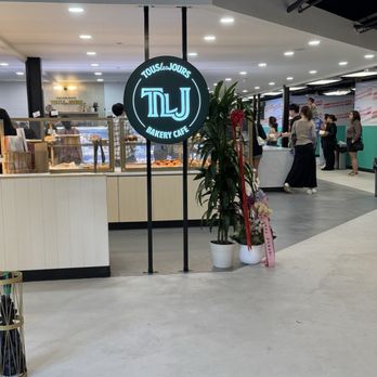 Tous les Jours - Bakeries Near Me - Honolulu, Hawaii Tous les Jours - Bakeries Near Me - Honolulu, Hawaii
