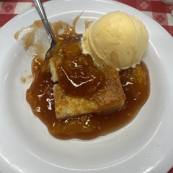 Farm House - Peach cobbler w ice cream! - Southern Near Me - Mexia, Texas