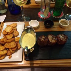 Vegas Grill - Bacon rapped pork with sauce bearnaise and chips