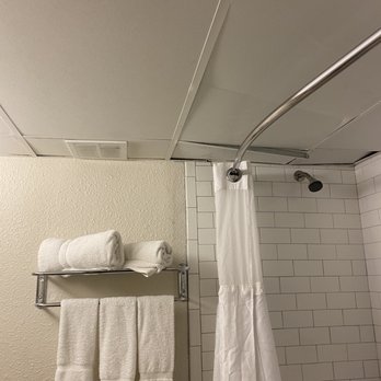 Emerald Beach Hotel - The celling was like this when we walked in and it looks like it can hurt someone if it falls. - Hotels Near Me - Corpus Christi, Texas
