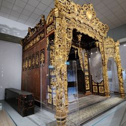 香港文物探知館 - Panyu Shenlou (https://www.amo.gov.hk/tc/visitor-centre/exhibitions/heritage-discovery-centre/lingnan-exhibition-panyu-shrine/index.html)
