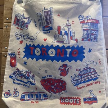 Blue Mountain Village - Toronto tote at Roots store - Resorts Near Me - The Blue Mountains, Ontario Blue Mountain Village - Toronto tote at Roots store - Resorts Near Me - The Blue Mountains, Ontario