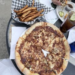 Franklin House Tavern - Chicken BBQ pizza, and shoestring fries!