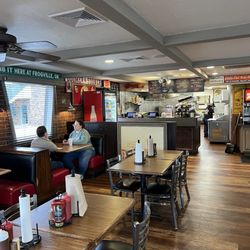 Ray's BBQ - Interior