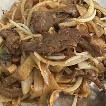Western Wok - Beef Chow Fun Dry 10/10 - Salad Near Me - Burbank, California Western Wok - Beef Chow Fun Dry 10/10 - Salad Near Me - Burbank, California