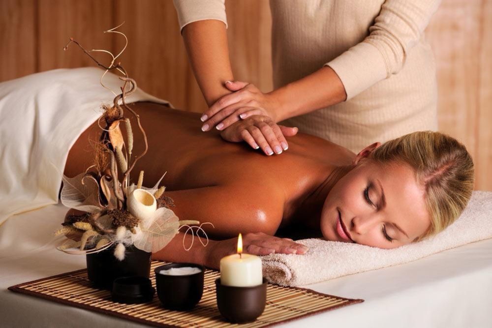 Alooma Spa & Care Logo