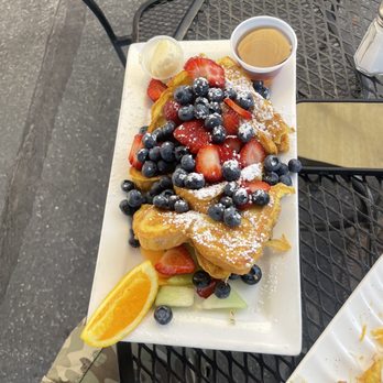 Gloria’s Cafe - French toast topped with fruit (average) - Breakfast & Brunch Near Me - Reno, Nevada