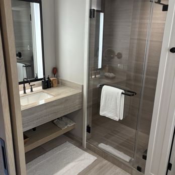 Mauna Lani  Auberge Collection - Sink and shower - Resorts Near Me - Waimea, Hawaii