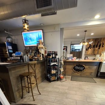 Andy's Italian Kitchen - take out area and corner of bar - Italian Near Me - Simsbury, Connecticut Andy's Italian Kitchen - take out area and corner of bar - Italian Near Me - Simsbury, Connecticut