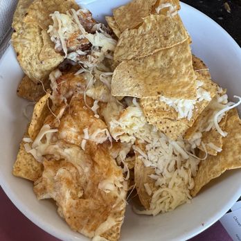 La Cocina De Mama - This is their nachos and cheese. The cheese isn't even melted. - Mexican Near Me - Oak Lawn, Illinois