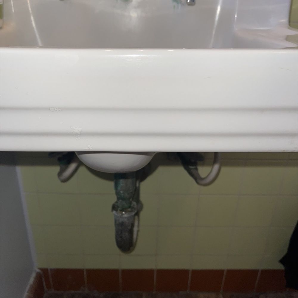 Rocksteady Plumbing - "Before" A "vintage" style floating sink - Plumbing Near Me - Paso Robles, California Rocksteady Plumbing - "Before" A "vintage" style floating sink - Plumbing Near Me - Paso Robles, California