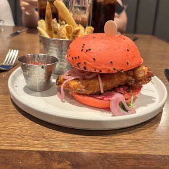 Gordon Ramsay Burger Las Vegas - Cluck Yeah G.F.C Sandwich - Burgers Near Me - Las Vegas, Nevada Gordon Ramsay Burger Las Vegas - Cluck Yeah G.F.C Sandwich - Burgers Near Me - Las Vegas, Nevada