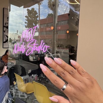 MOI Nails Studio - Gel X Nails with Chrome - Nail Salons Near Me - Los Angeles, California