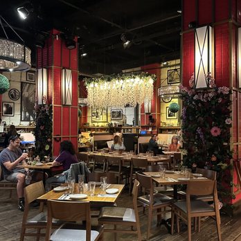 Bacall's - Inside - New American Near Me - New York, New York