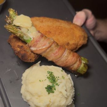 Fratelli - Fratelli Chicken *Special*  prosciutto mozzarella stuffed chicken bacon wrapped asparagus potatoes truffle gravy - Italian Near Me - Everett, Massachusetts