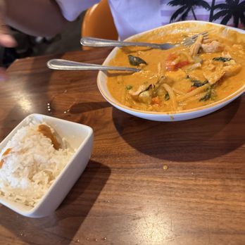 Bangkok Avenue - Red Curry - Thai Near Me - Thousand Oaks, California