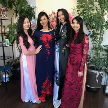 CMC Chiropractic - The lovely staff of CMC. From left to right: Nhi, Jessica, Dr. Chaunce, Rhonda - Chiropractors Near Me - San Jose, California CMC Chiropractic - The lovely staff of CMC. From left to right: Nhi, Jessica, Dr. Chaunce, Rhonda - Chiropractors Near Me - San Jose, California